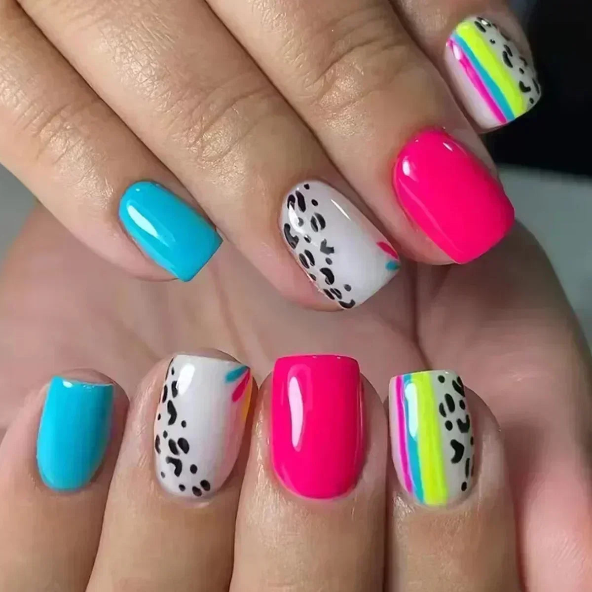 24 Pcs Cute Mini Flower Press On Nails