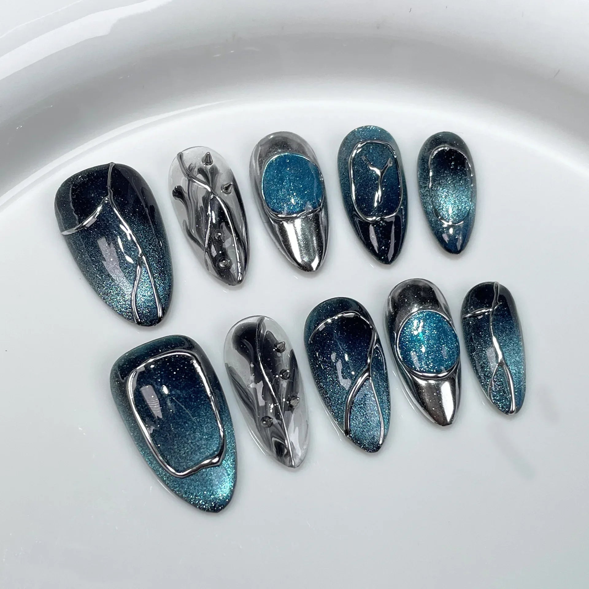 Eye Cat Almond Press-On Nails