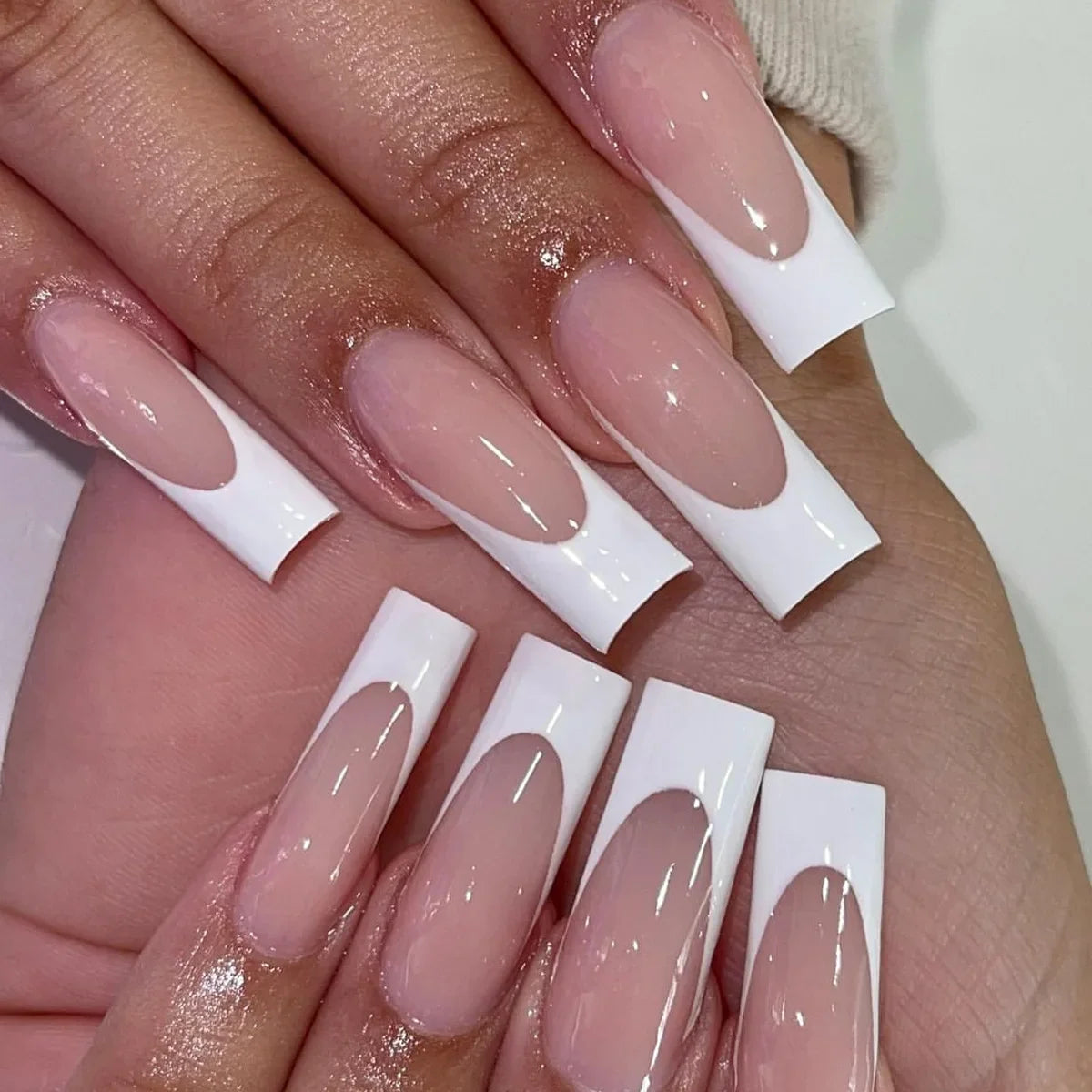 Glamorous Rhinestone-Studded Press-On Nails