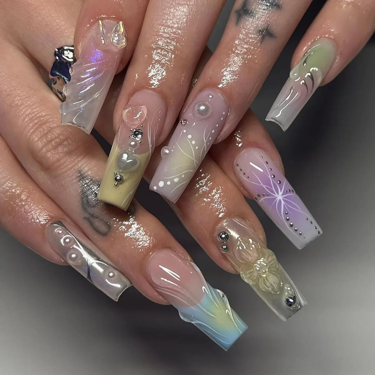 Glamorous Rhinestone-Studded Press-On Nails