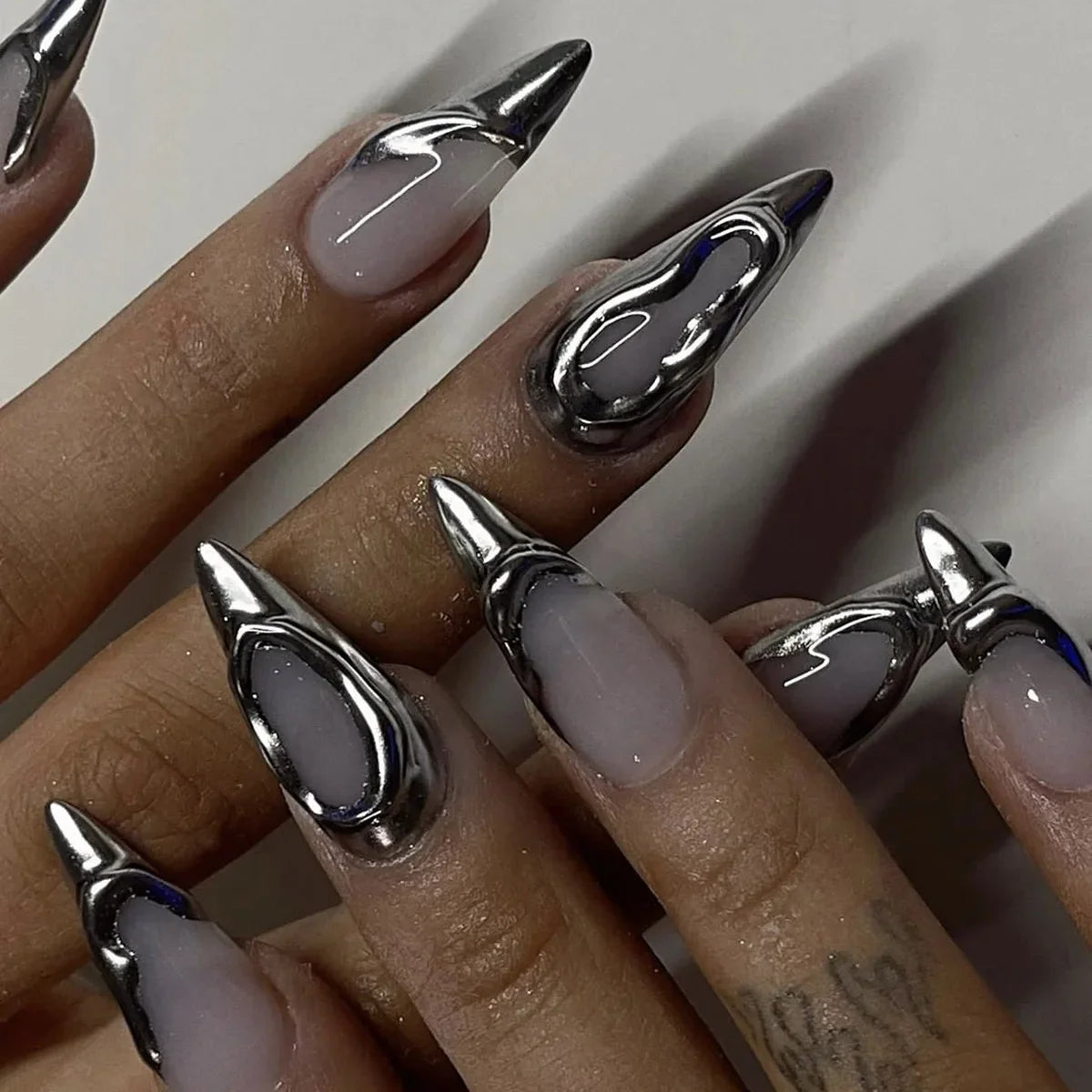 Qsezeny Glam Butterfly Press-On Nails