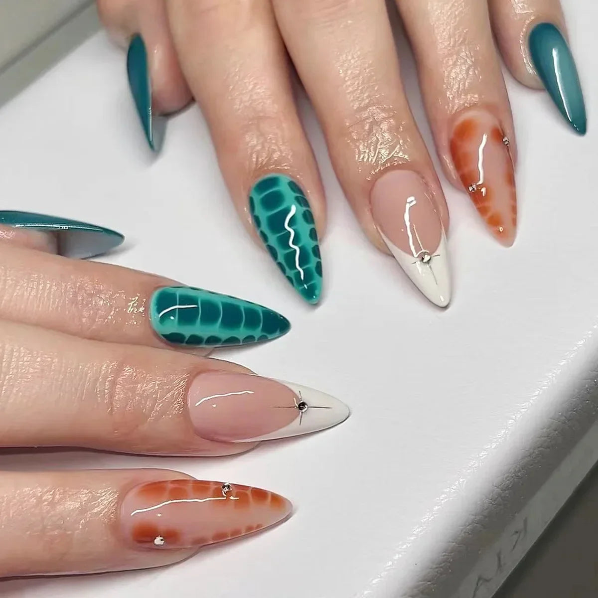 Qsezeny Glam Butterfly Press-On Nails
